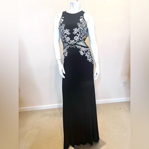 AVERY (Bloomingdale’s) Black Sleeveless Embellished Gown NWT